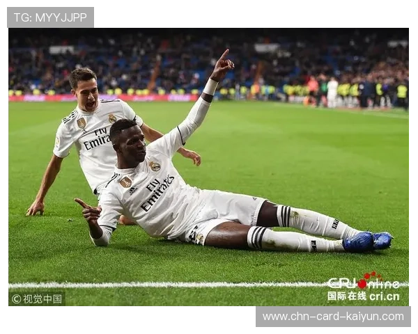 维尼修斯一脚斜传直指前点,皇马把握住破门机会 维尼修斯一脚斜传直指前点,皇马把握住破门机会