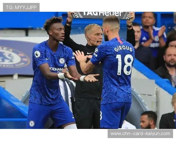 劳塔罗轻轻挑球摆脱对手完成射门：从场上技艺到日常装备的轻盈之道